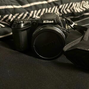 Nikon Cámara with strap. Nikki’s 21x wide Optical zoom vr ( coolpix L120)
